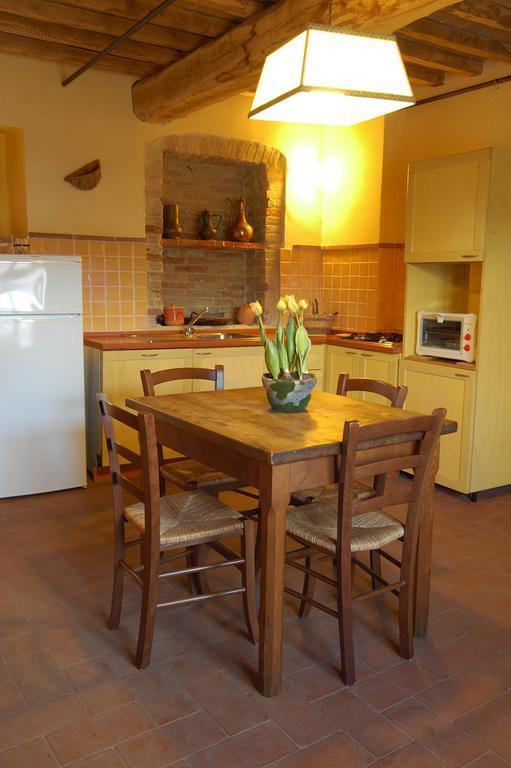 Agriturismo Podere La Marronaia Сан Джиминяно Стая снимка