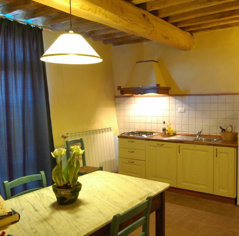 Agriturismo Podere La Marronaia Сан Джиминяно Стая снимка